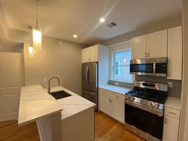 $4,800 | 101 Pleasant Street, Unit 3, Boston, MA 02125