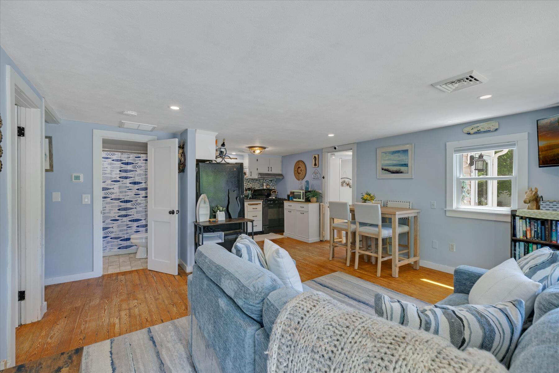 64 Handy Road Pocasset, MA 02559 - Photo 6 of 32 05-MG_3733-r