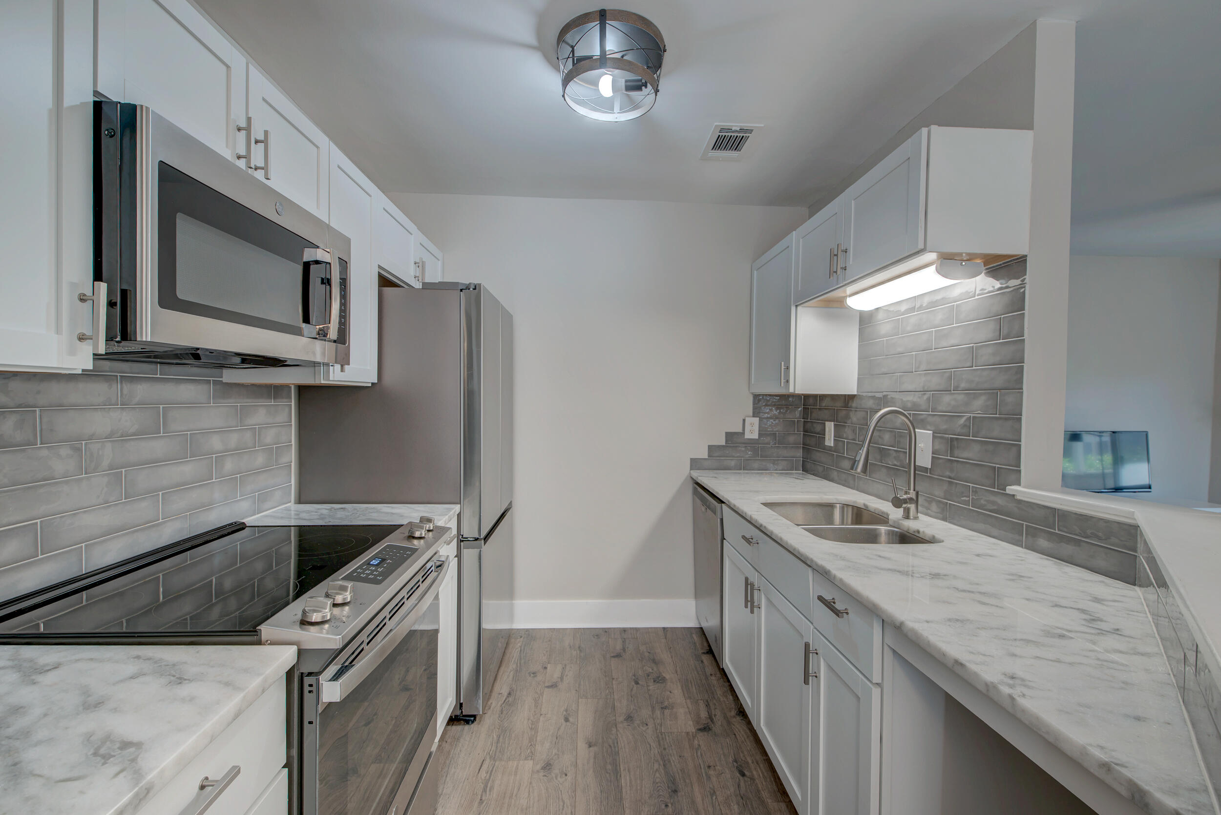 348 Sandpiper Drive, Unit G Mount Pleasant, SC 29464 - Photo 5 of 57 _DSC0918_19_20_21_22