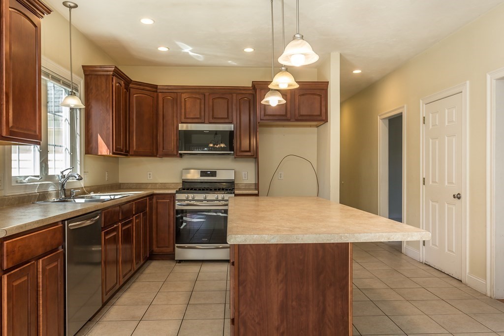 390 Titicut Road Raynham, MA 02767 - Photo 8 of 27 Gallery Image 8