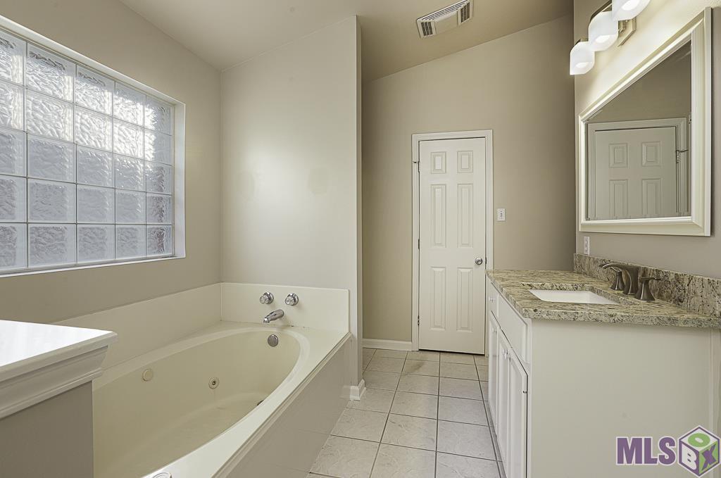 17419 Kaitlyn Drive Baton Rouge, LA 70817 - Photo 14 of 23