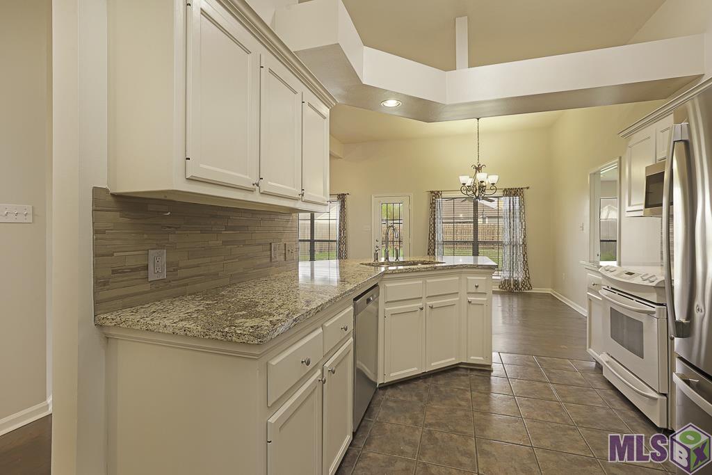 17419 Kaitlyn Drive Baton Rouge, LA 70817 - Photo 4 of 23