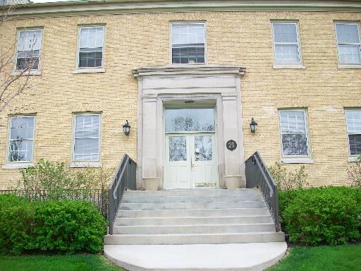 25 Ronan Road, Unit 206 Highwood, IL 60040 - Photo 1 of 3 a front view of a house with a garden