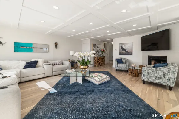 $879,900 | 2 Old Town Highway, Unit 12, East Haven, CT 06512