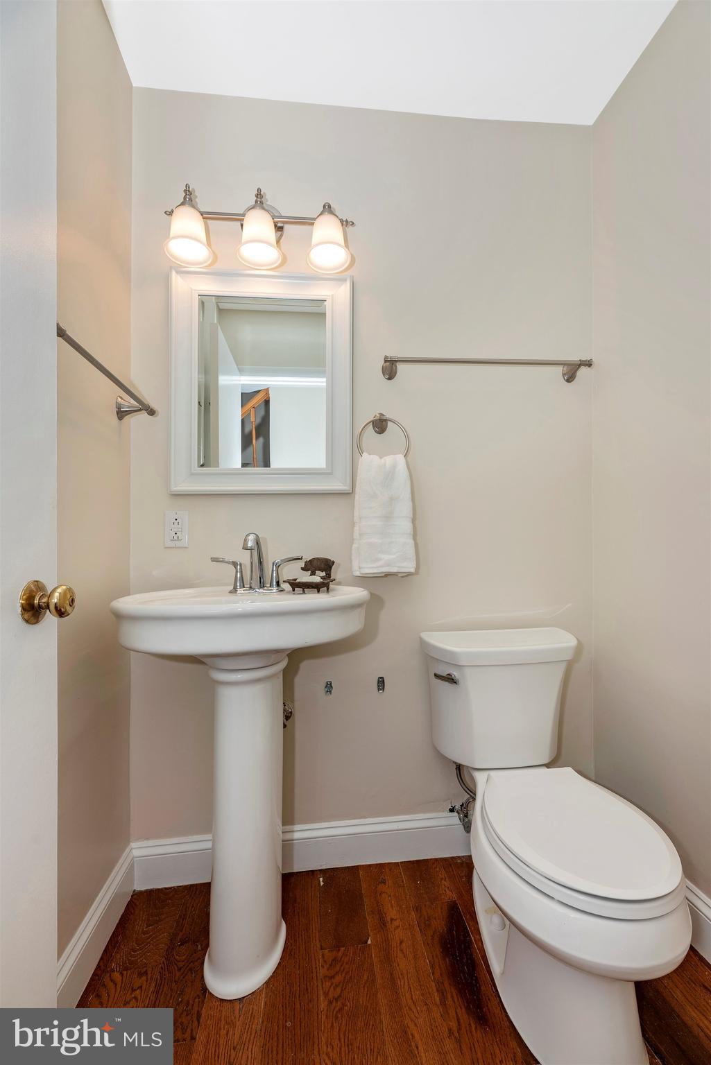 17405 Chiswell Road Poolesville, MD 20837 - Photo 23 of 63 UPDATED Powder Room