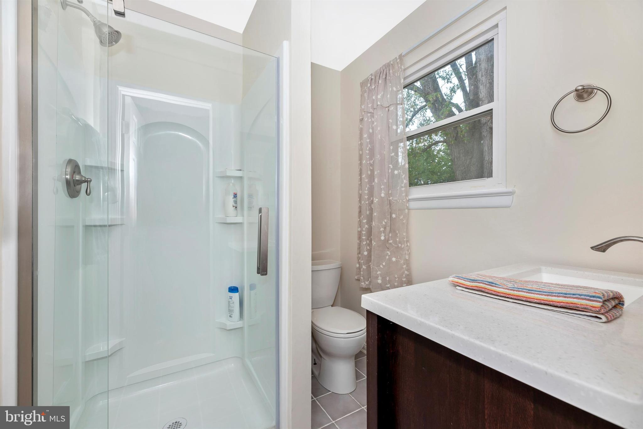 17405 Chiswell Road Poolesville, MD 20837 - Photo 30 of 63 UPDATED Full MBR Bath New Shower!