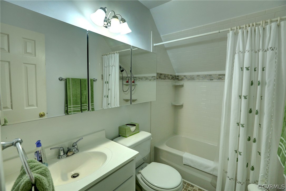13301 Court Ridge Road Midlothian, VA 23112 - Photo 16 of 24 a bathroom with a bathtub shower sink vanity and toilet