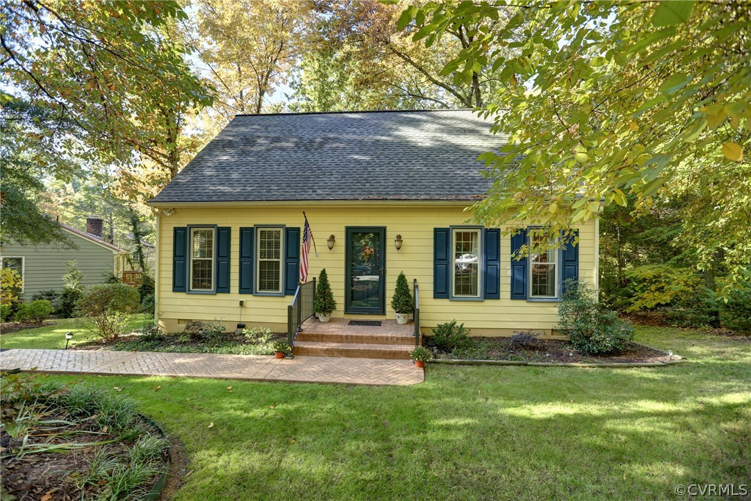 13301 Court Ridge Road Midlothian, VA 23112 - Photo 3 of 24 a view of a house with backyard and garden