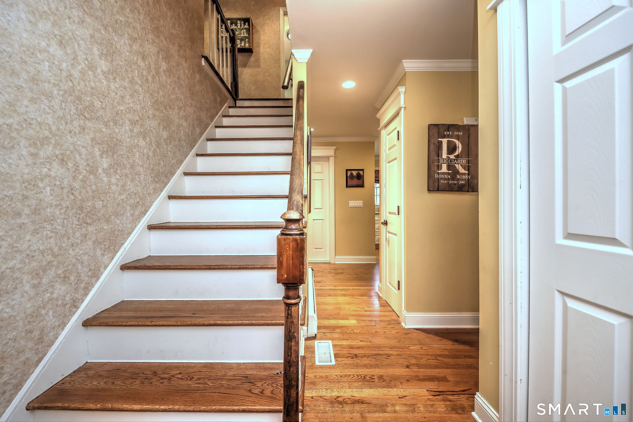 923 Garden Road Orange, CT 06477 - Photo 5 of 35