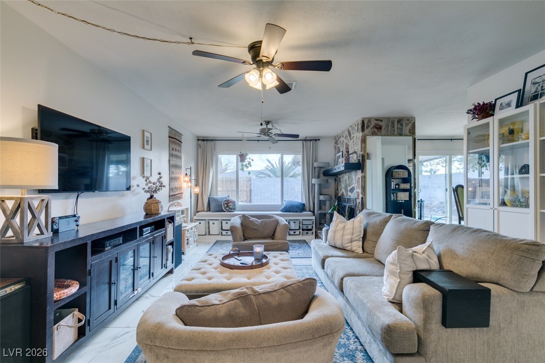 101 South Cimarron Road Las Vegas, NV 89145 - Photo 4 of 27