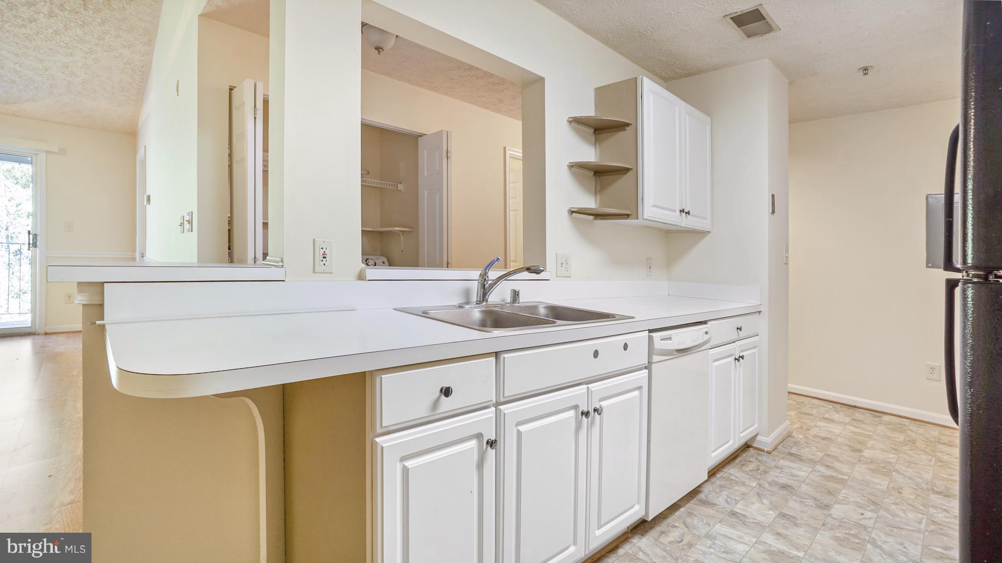 584 Kennington Road, Unit 584 Reisterstown, MD 21136 - Photo 8 of 19 Kitchen