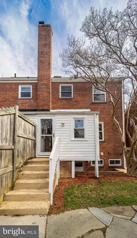 a house view with a outdoor space