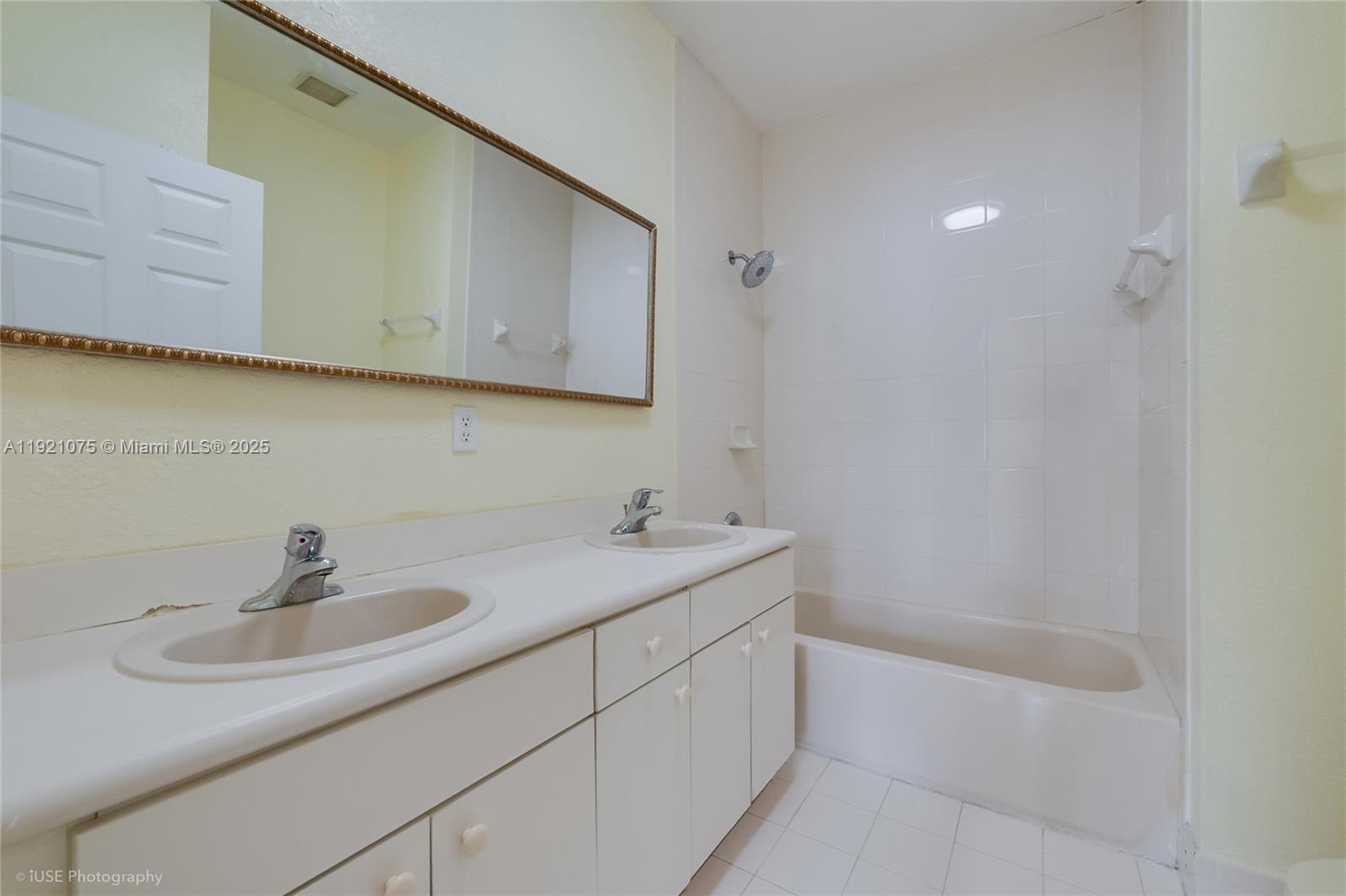 24331 Southwest 108th Place Homestead, FL 33032 - Photo 8 of 15 a bathroom with a sink and a bathtub