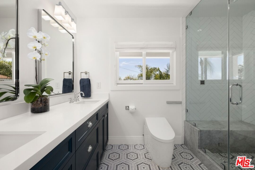 1472 North Kings Road West Hollywood, CA 90069 - Photo 10 of 23