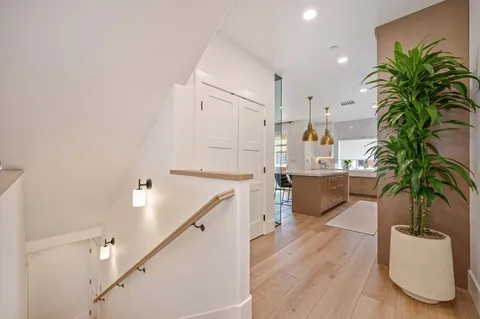 $1,099,900 | 2010 Vizcaya Walk, Sacramento, CA 95818
