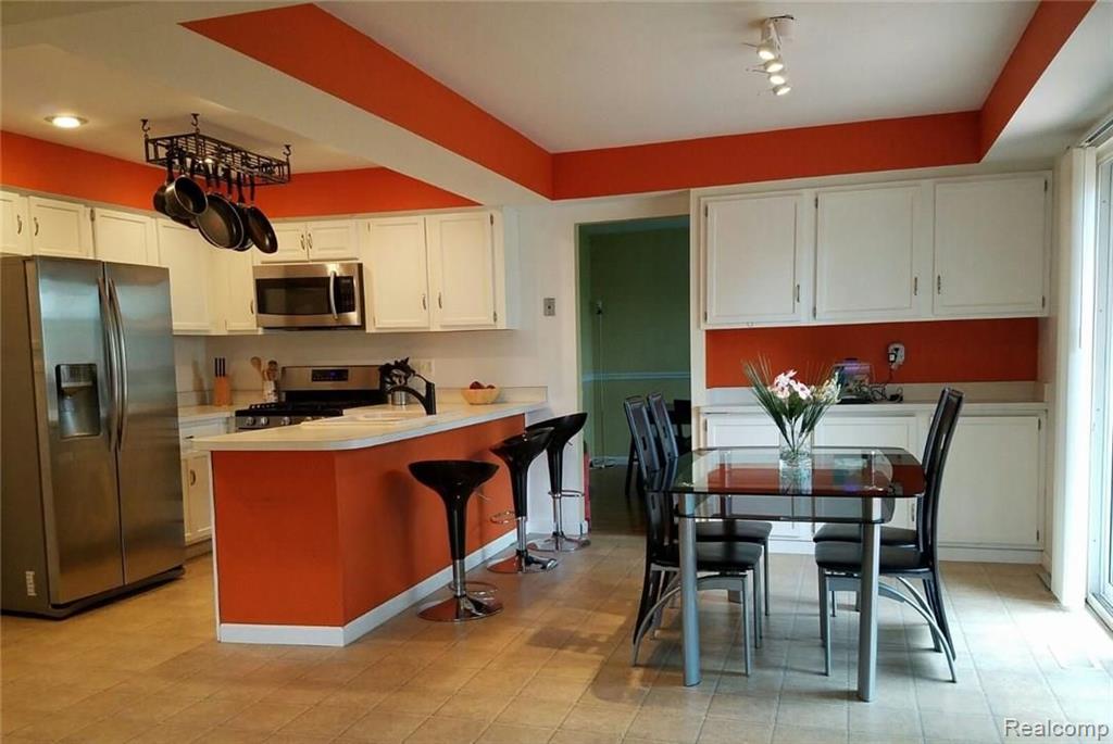 2833 Sandhurst Rochester Hills, MI 48307 - Photo 19 of 61
