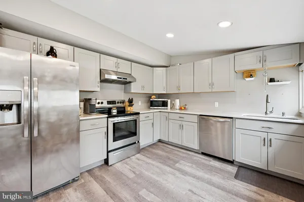 $275,000 | 4 Creek Lane, Mount Holly, NJ 08060