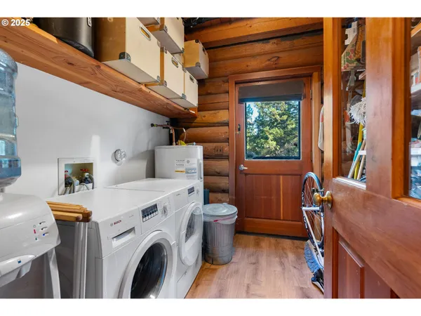 a view of livingroom with washer and dryer