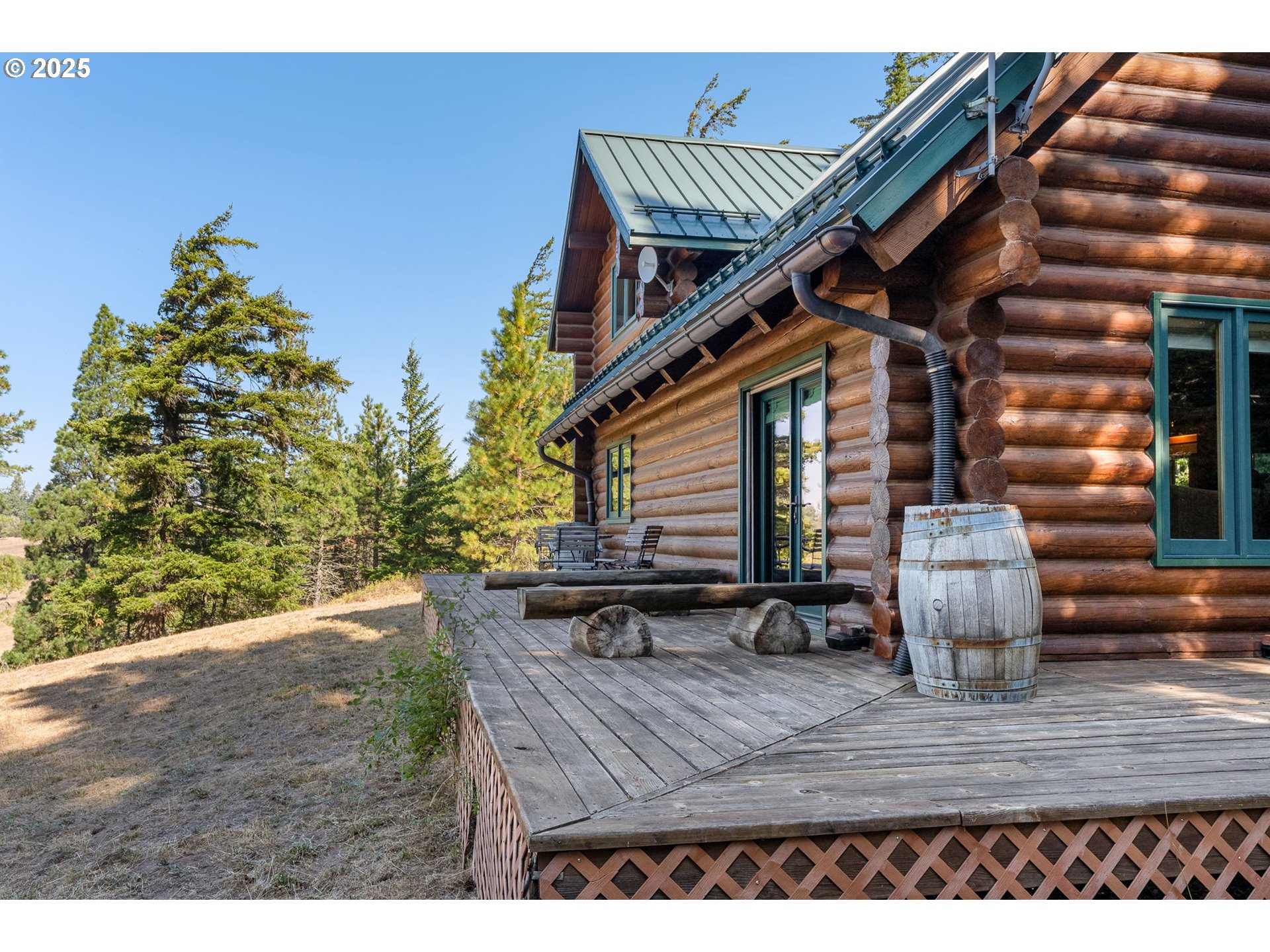 2300 Elder Road Hood River, OR 97031 - Photo 9 of 48 a front view of a house with sitting area