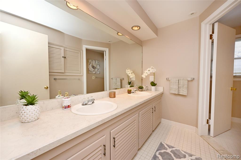 1850 Dorchester Road Birmingham, MI 48009 - Photo 21 of 36