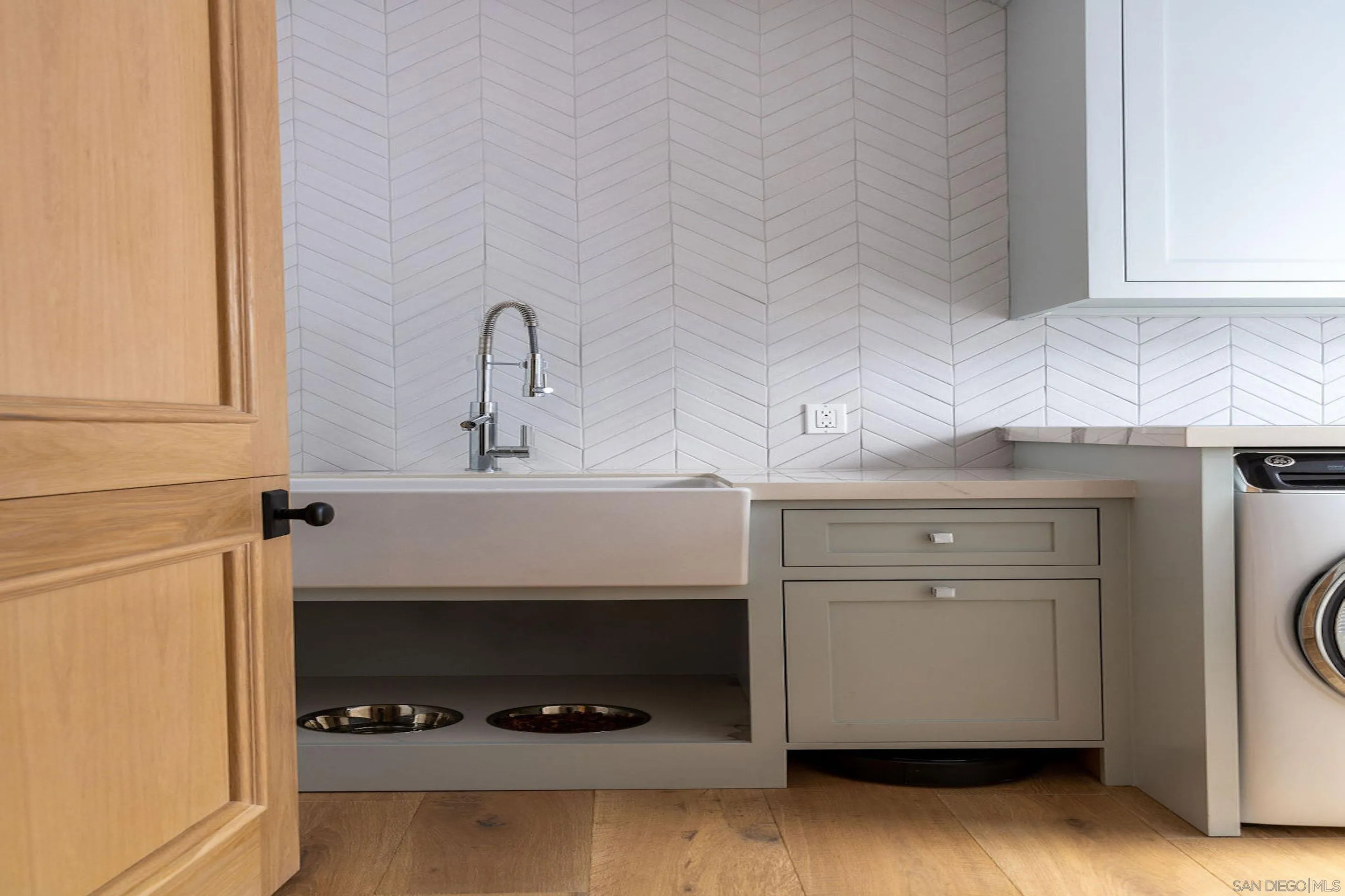 574 Amphitheatre Drive Del Mar, CA 92014 - Photo 25 of 37 a bathroom with a sink and a washing machine