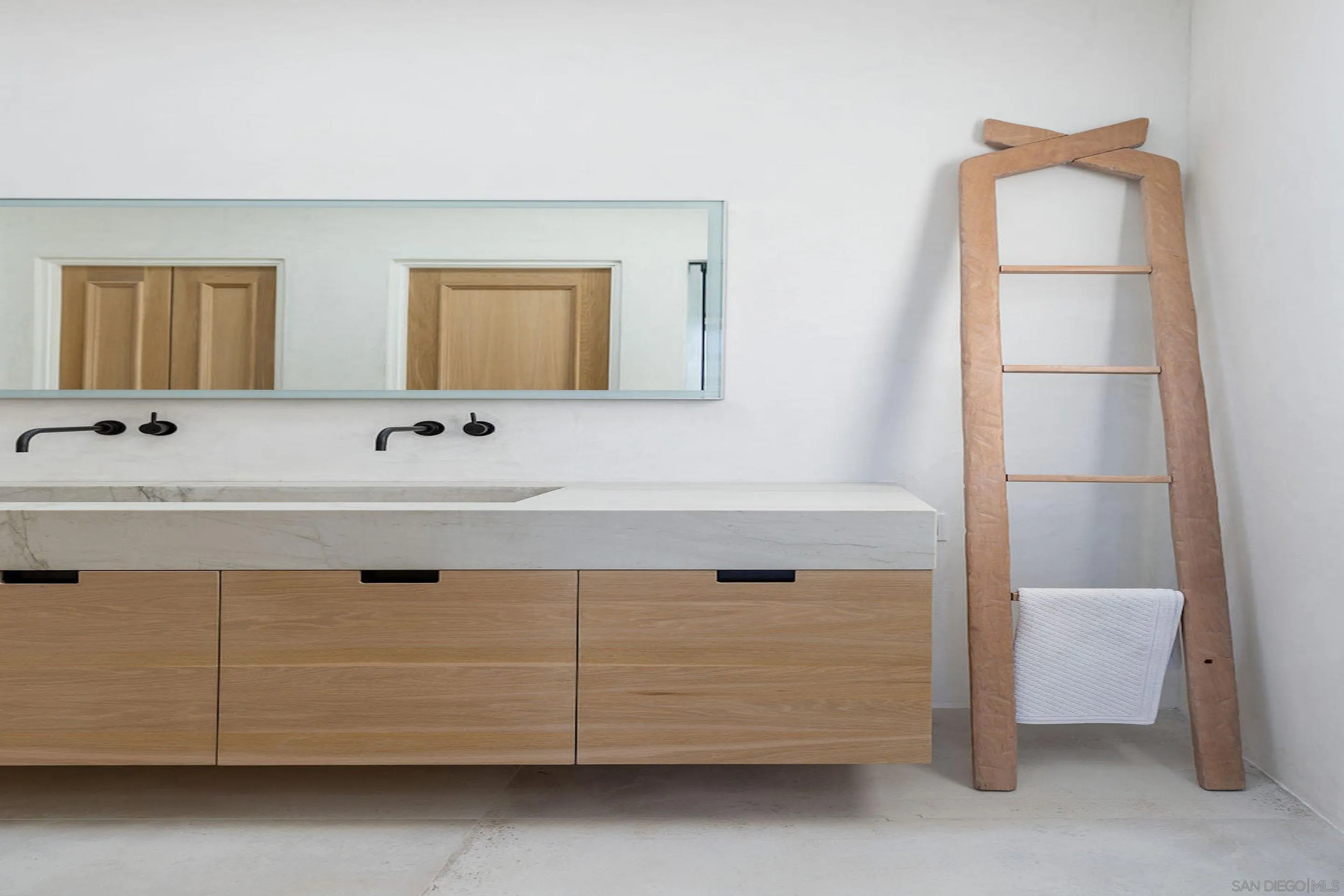 574 Amphitheatre Drive Del Mar, CA 92014 - Photo 27 of 37 a bathroom with a sink and a mirror