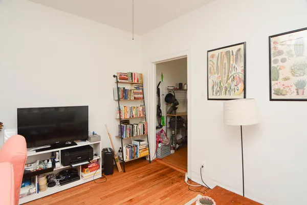 $1,995 | 1933 West Crystal Street, Unit 2A, Chicago, IL 60622