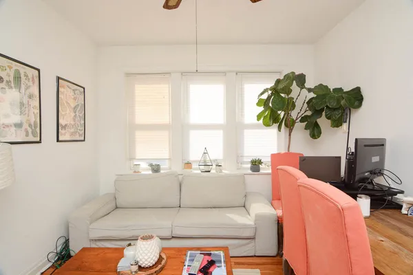 $1,995 | 1933 West Crystal Street, Unit 2A, Chicago, IL 60622