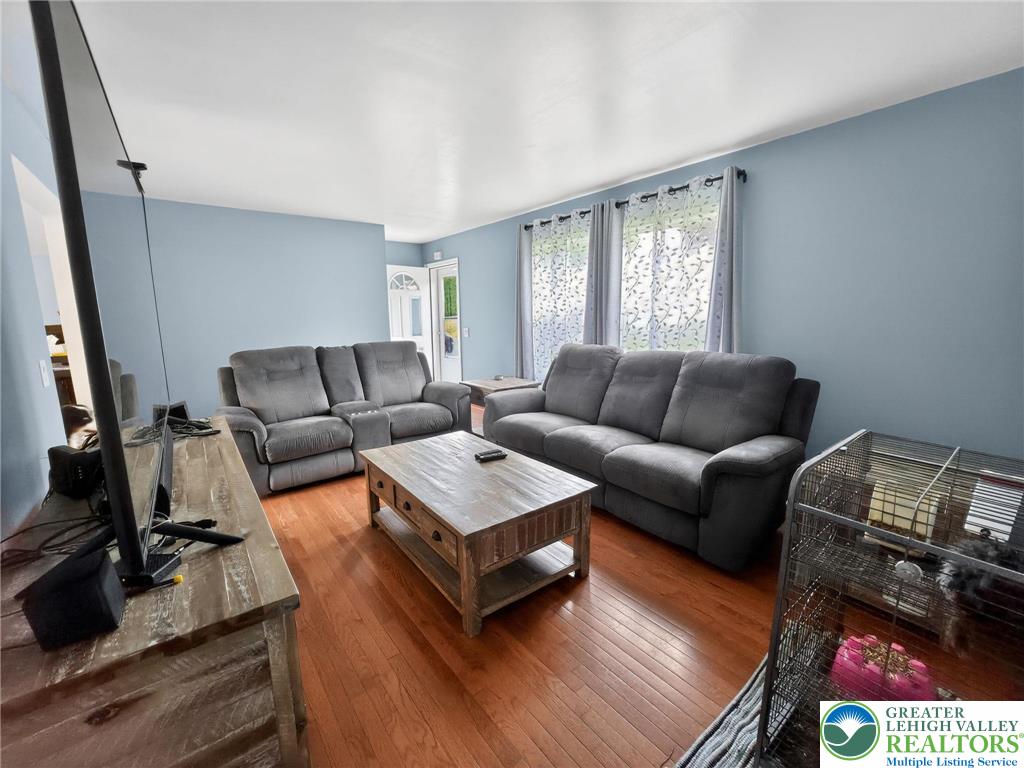 544 Bauer Road Bath, PA 18014 - Photo 4 of 47