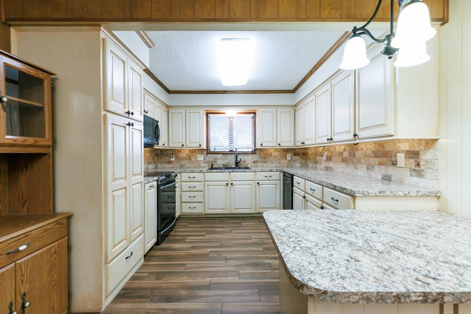 5511 26th Street Lubbock, TX 79407 - Photo 14 of 50 Kitchen