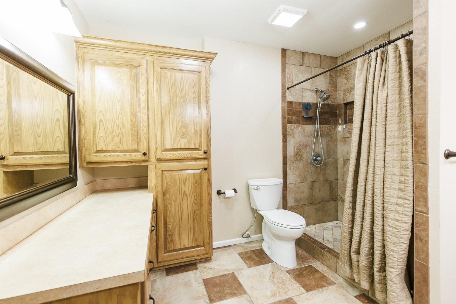 5511 26th Street Lubbock, TX 79407 - Photo 20 of 50 Primary Bathroom