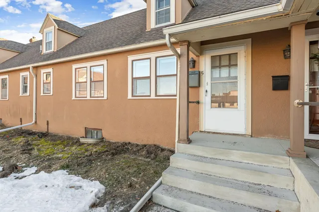 $74,900 | 301 West Oakland Avenue, Unit 5, Austin, MN 55912