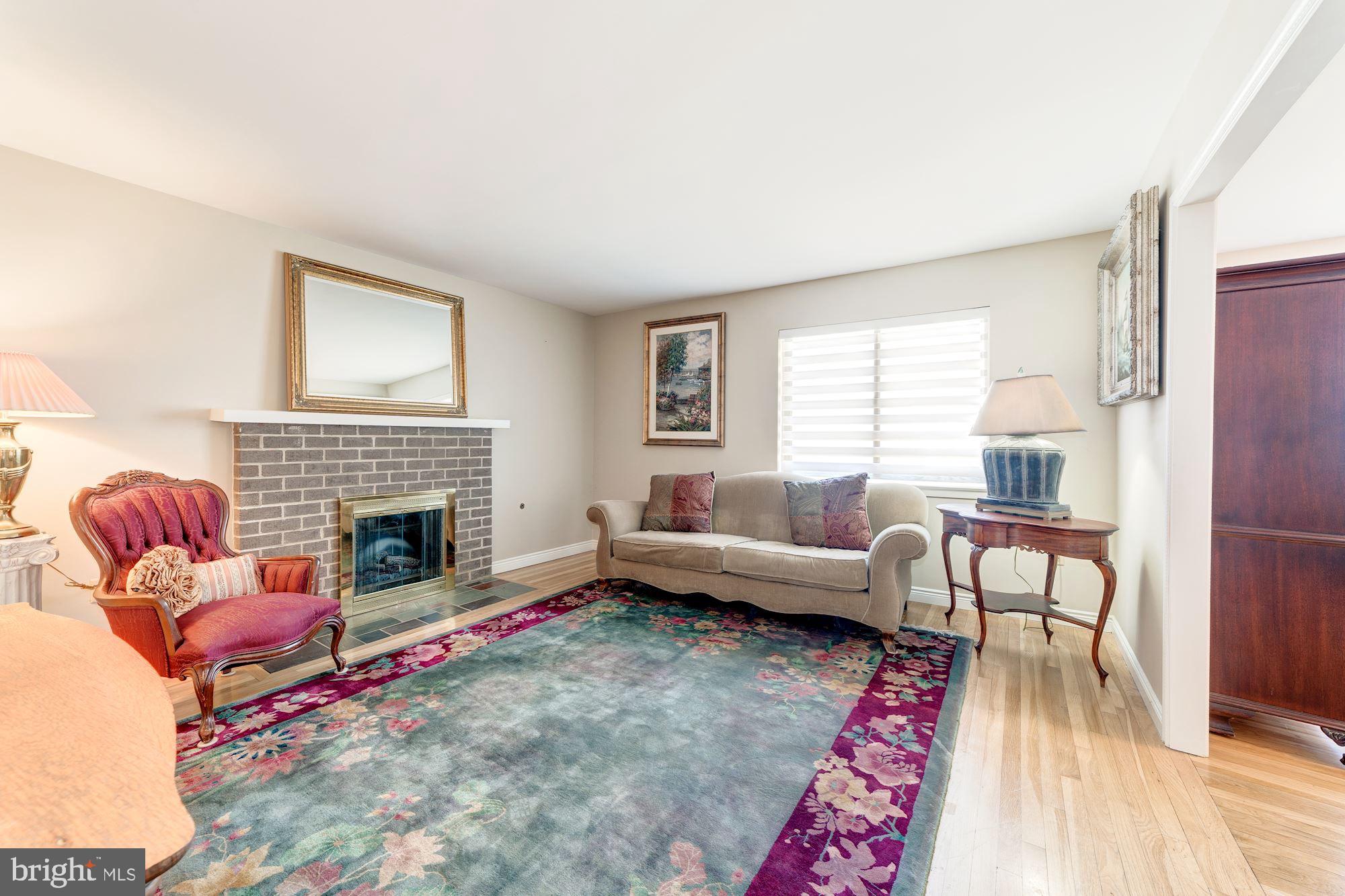 11336 Orchard Lane Reston, VA 20190 - Photo 18 of 37 Sitting Room Off Master Bedroom