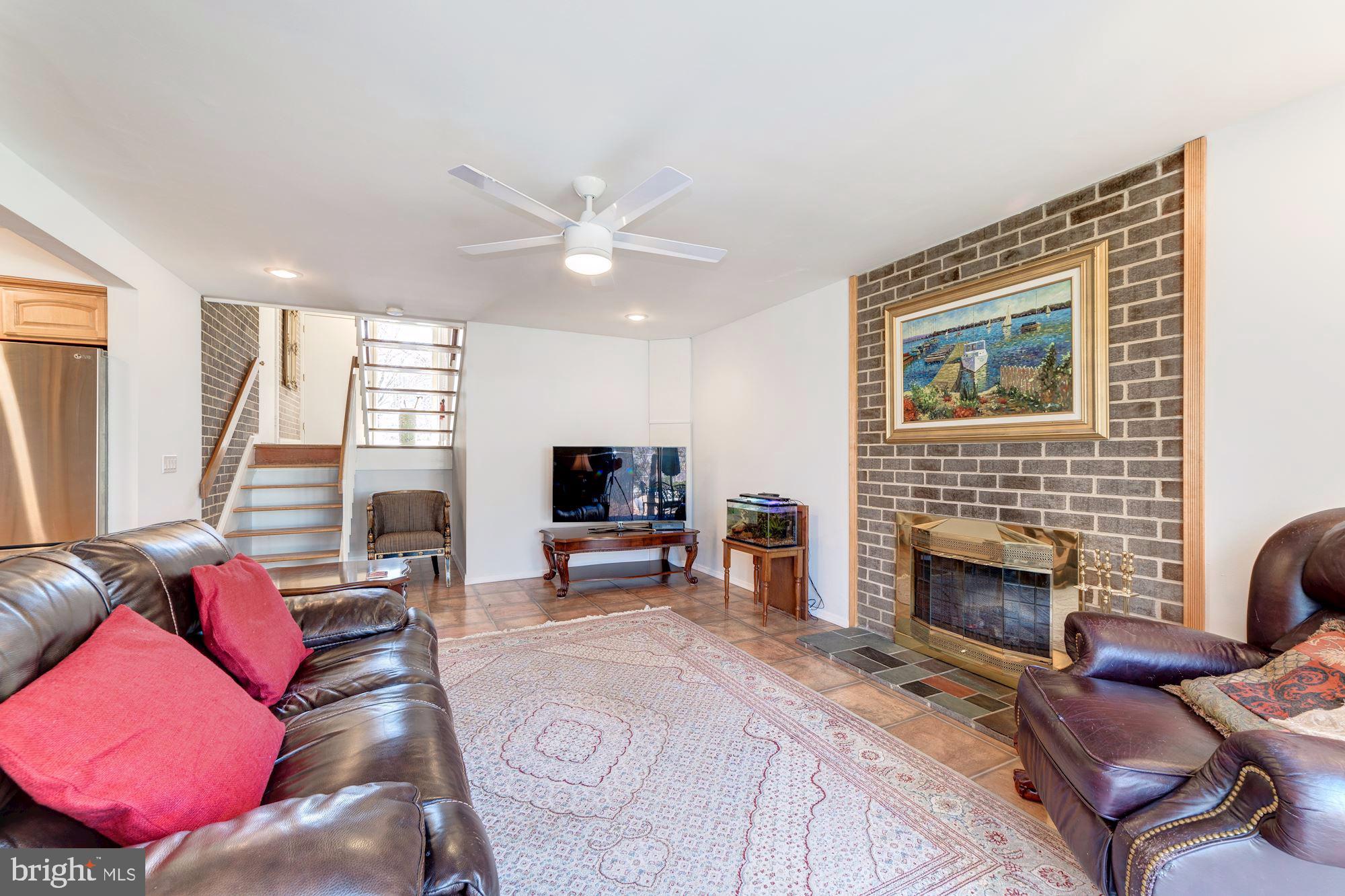 11336 Orchard Lane Reston, VA 20190 - Photo 4 of 37 Gallery Image 4