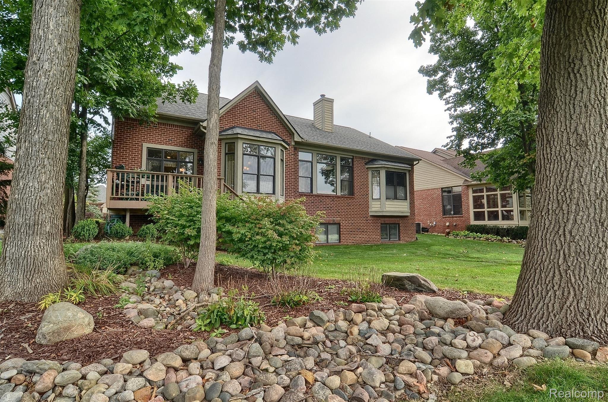 4644 Oakhurst Ridge Road Clarkston, MI 48348 - Photo 35 of 37 MOM 36 Rear-2nd-View (1).jpg
