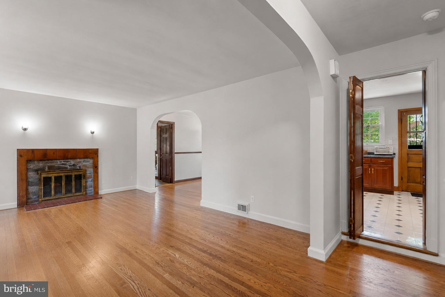 8911 Bradford Road Silver Spring, MD 20901 - Photo 5 of 55 Living room virtual