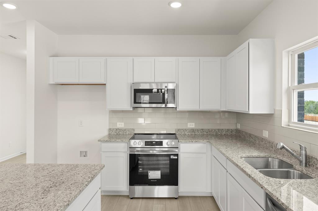 306 Heritage Grv Road Blue Ridge, TX 75424 - Photo 8 of 28 07. 306 Heritage Grove - Kitchen (3)