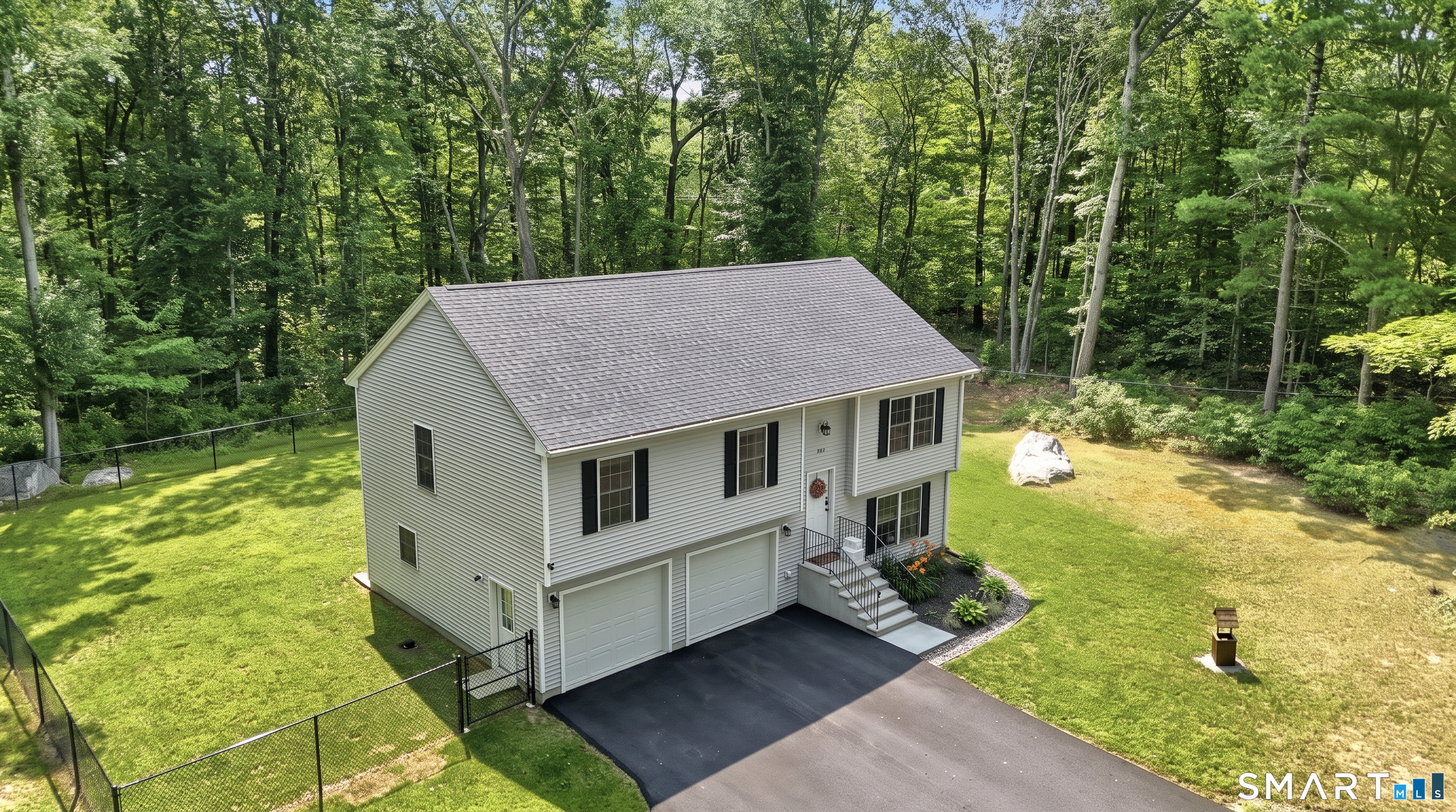 845 Old Colchester Road Montville, CT 06370 - Photo 4 of 38