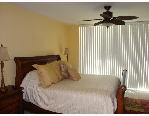 99 Southeast Mizner Boulevard, Unit 606 Boca Raton, FL 33432 - Photo 4 of 14 Master Bedroom