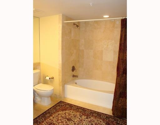 99 Southeast Mizner Boulevard, Unit 606 Boca Raton, FL 33432 - Photo 6 of 14 Master Roman Shower Tub