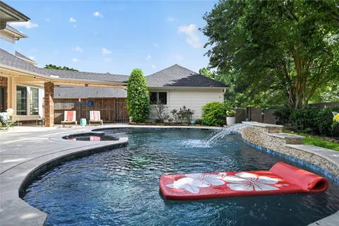 $699,000 | 10111 Earlington Manor Drive, Spring, TX 77379
