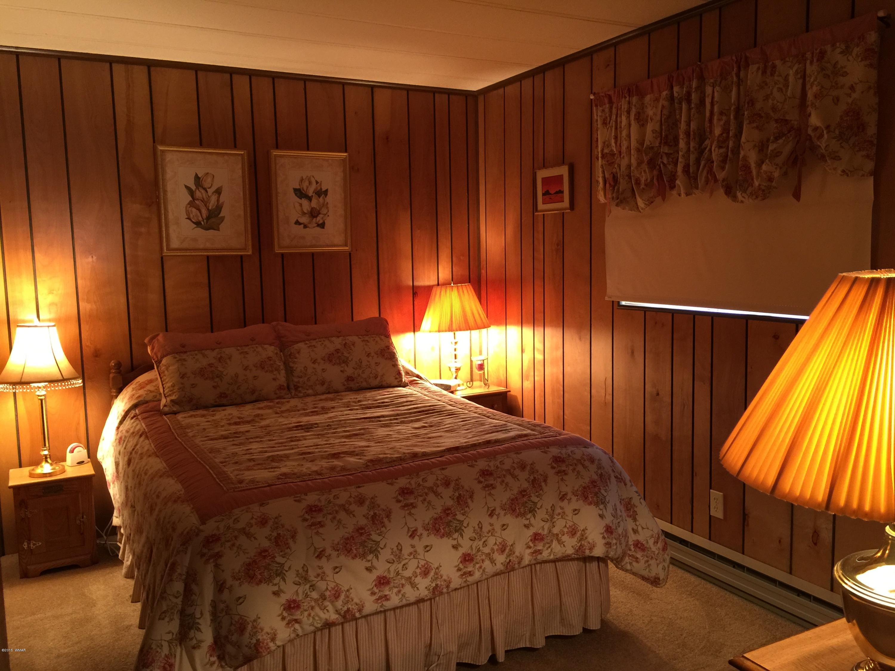 261 Powderhorn Lane Lakeside, AZ 85929 - Photo 19 of 31 a bed sitting in a bedroom next to a window
