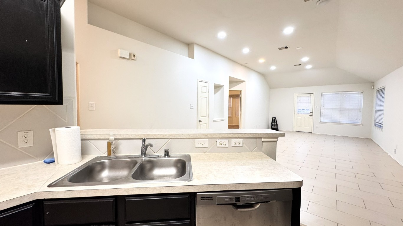 6818 Hampden Point Court Houston, TX 77040 - Photo 6 of 17