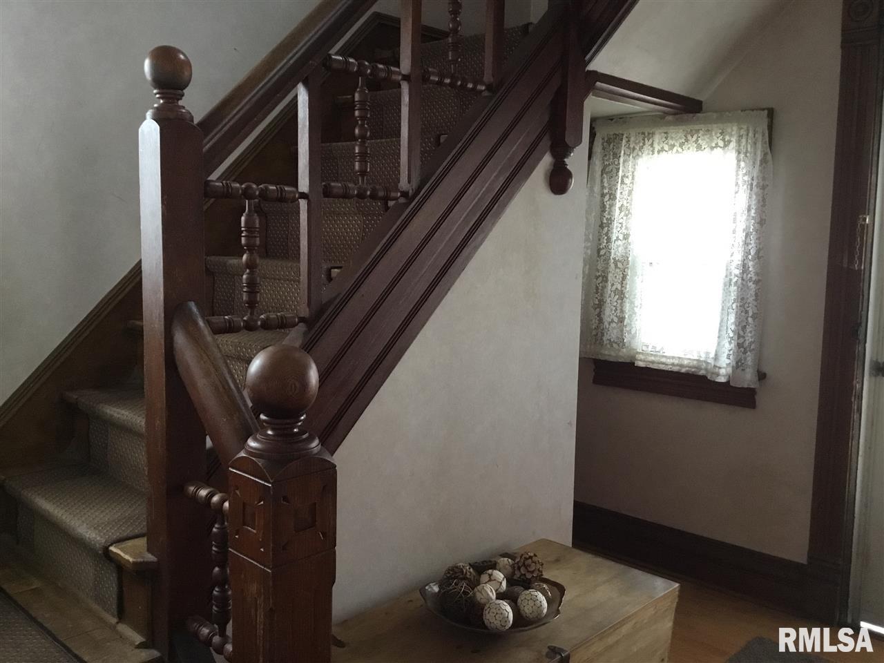 227 39th Street Moline, IL 61265 - Photo 10 of 21 Gallery Image 10