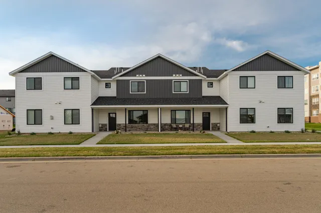 $327,400 | 5211 Harvest Sq Lane Northwest, Rochester, MN 55901