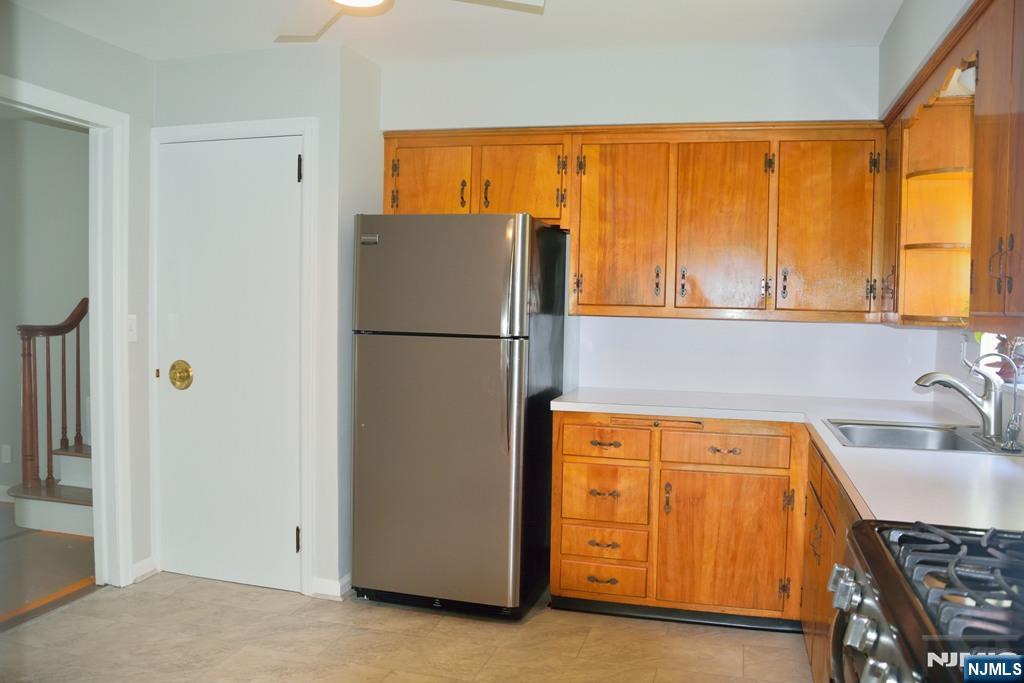 46 Newcomb Road Tenafly, NJ 07670 - Photo 8 of 18 Gallery Image 8