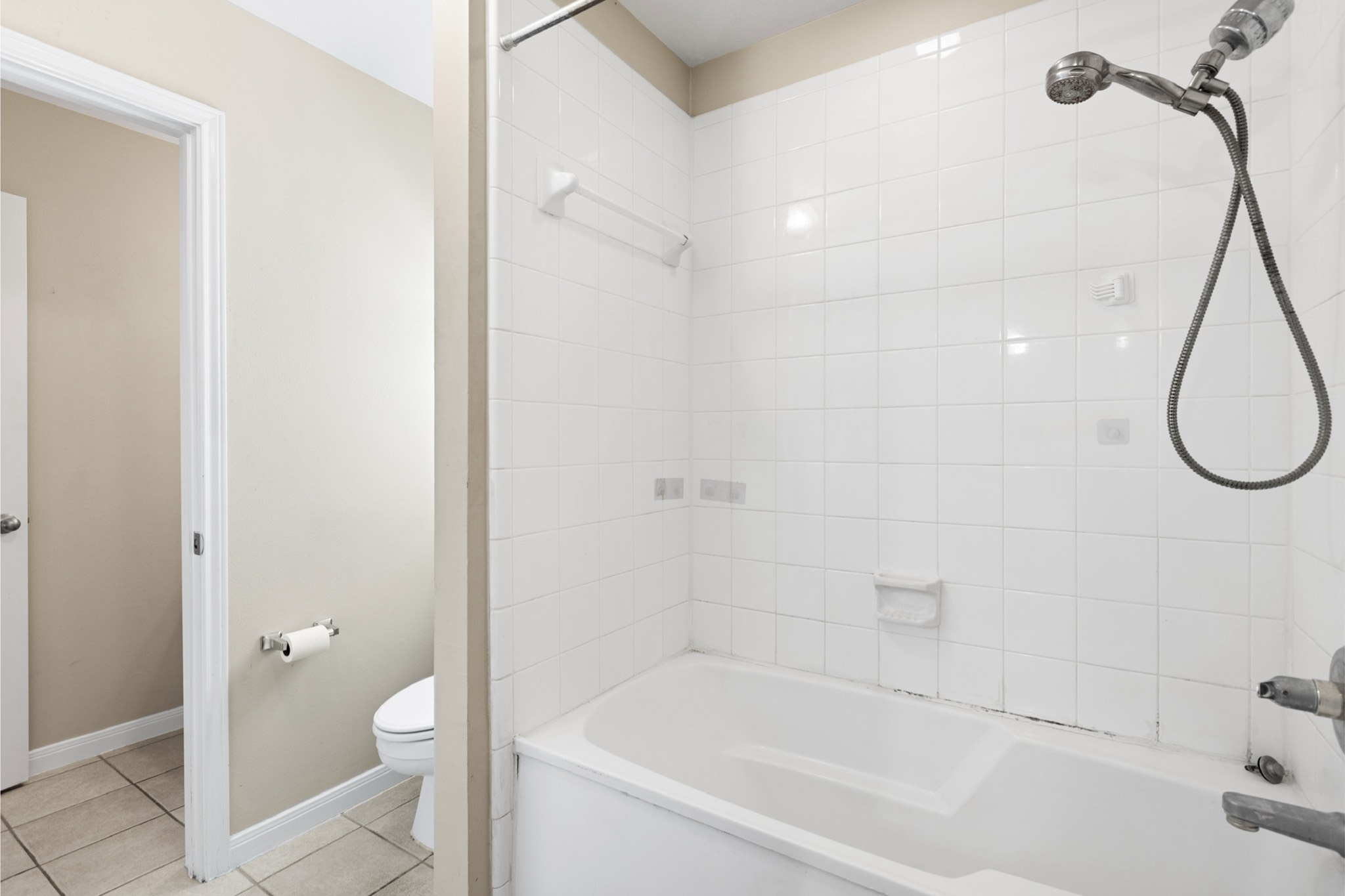 1708 Dennis Street Houston, TX 77004 - Photo 16 of 20 a bathroom with a bath tub and a shower