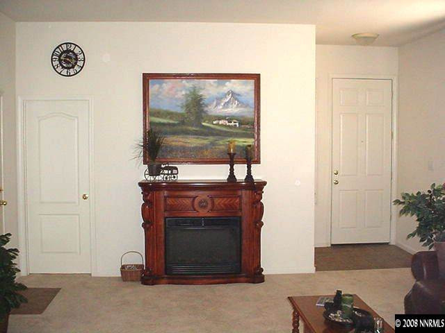 10080 Zephyr Heights Drive Reno, NV 89521 - Photo 4 of 9 a living room with furniture and potted plant