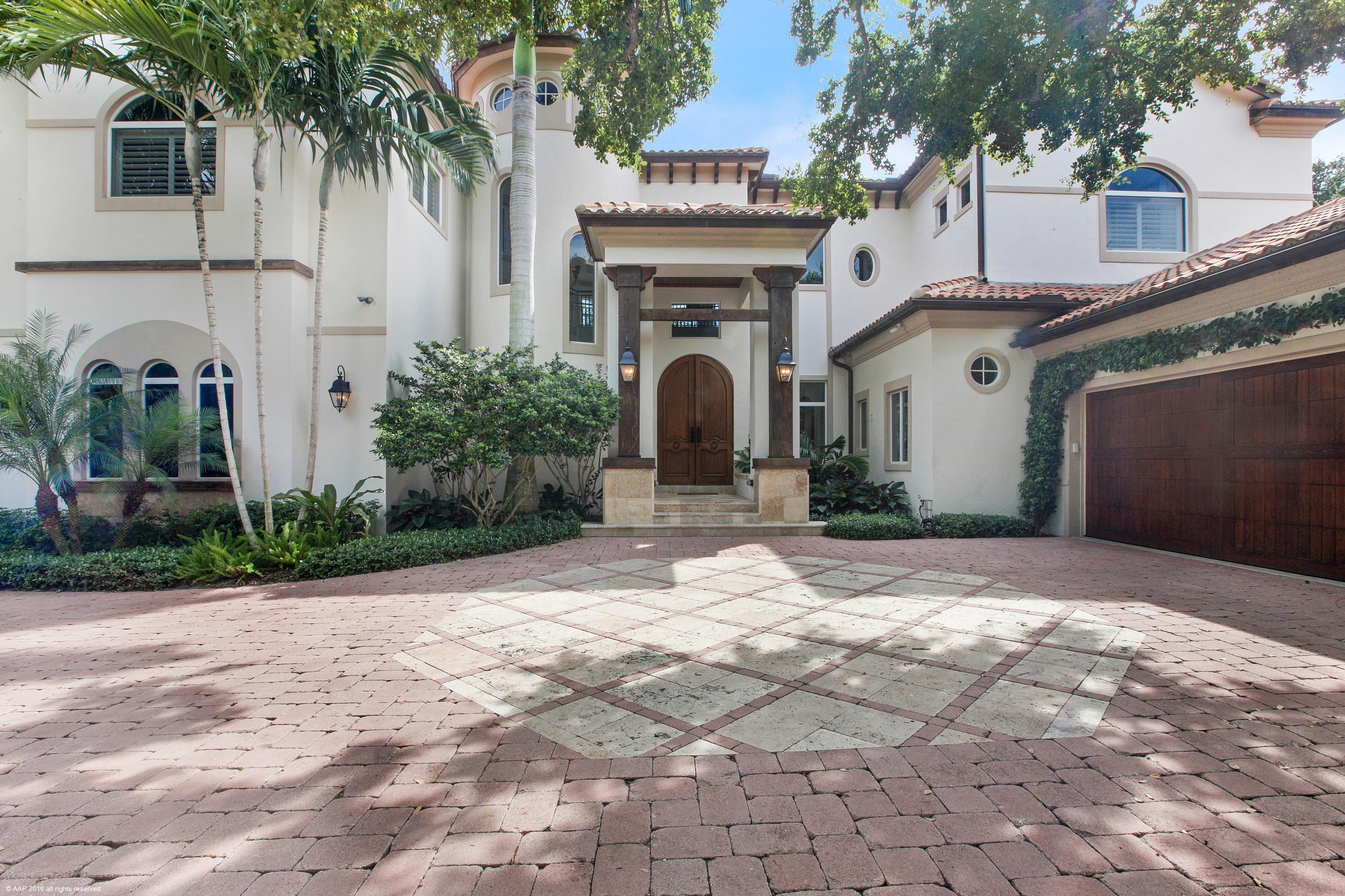 244 West Riverside Drive Jupiter, FL 33469 - Photo 5 of 58 Exterior Front