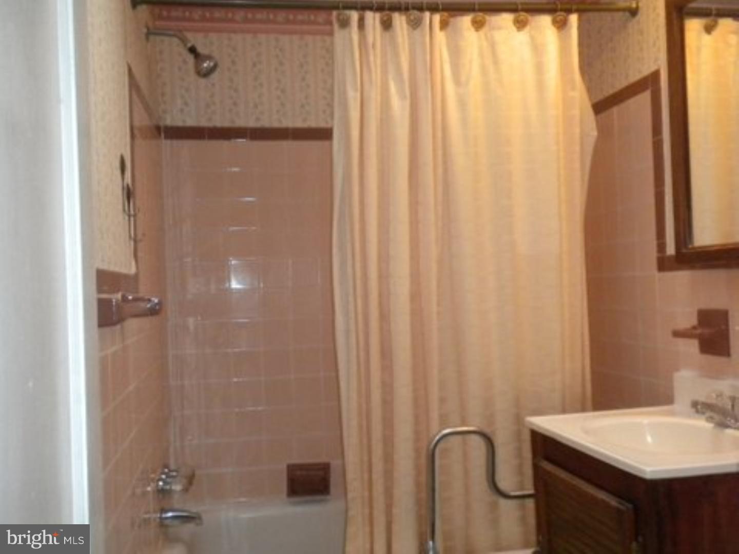 214 Overlook Road Philadelphia, PA 19128 - Photo 20 of 20 Bathroom